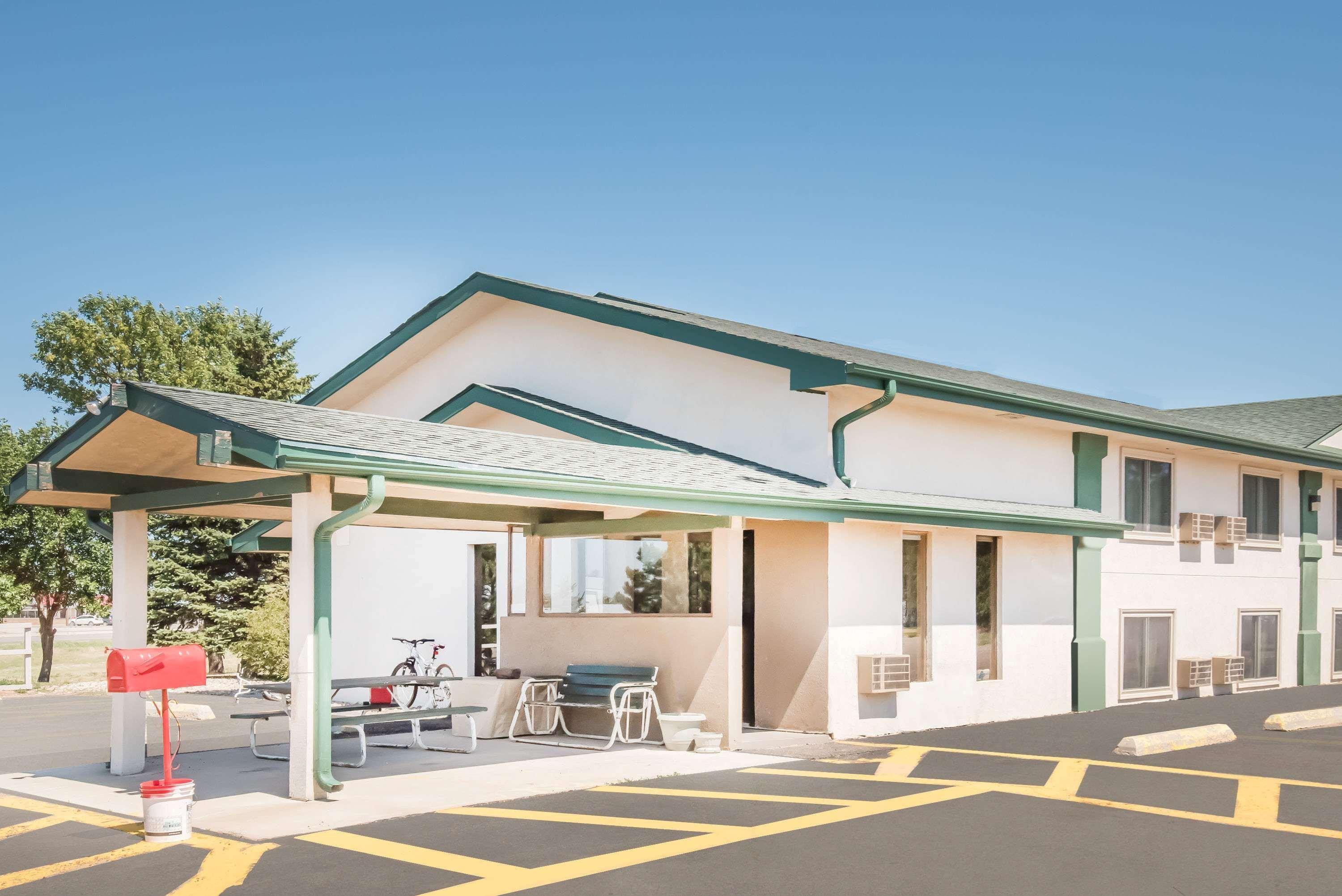 Hotel Super 8 By Wyndham Miller Exterior foto